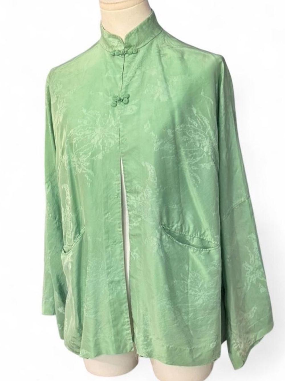 Vintage pale sage green handmade silk mandarin collar kimono style top 🍃